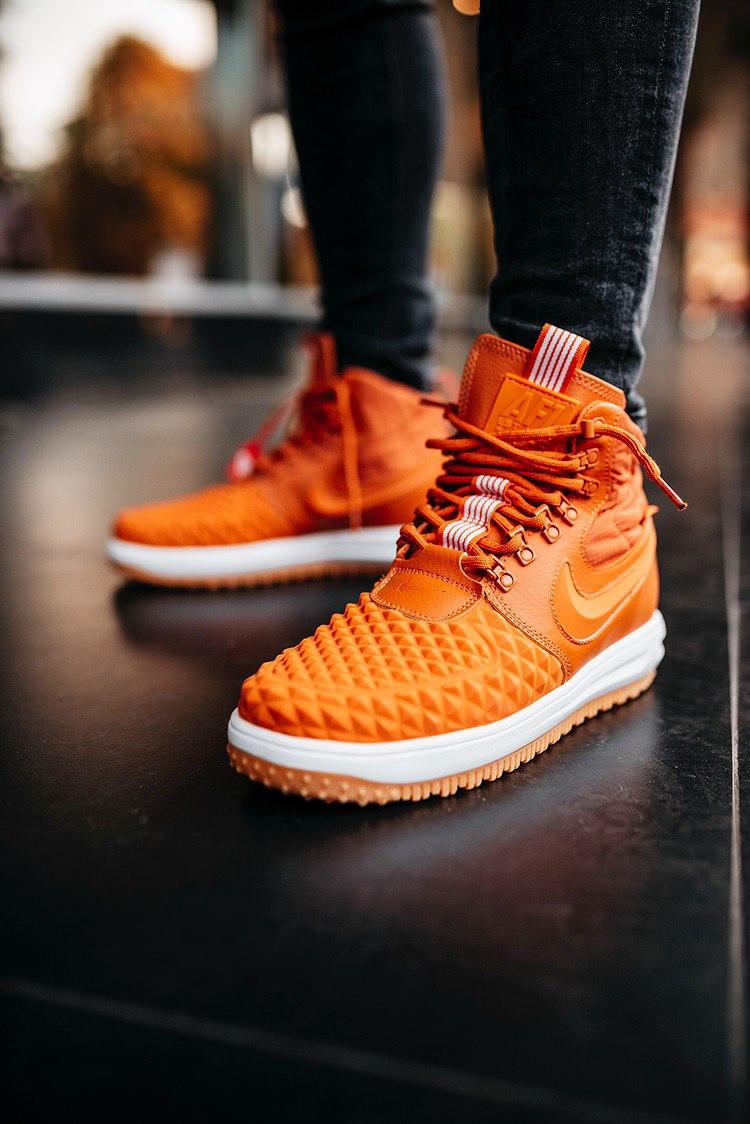 Nike Duckboot 17 Orange
