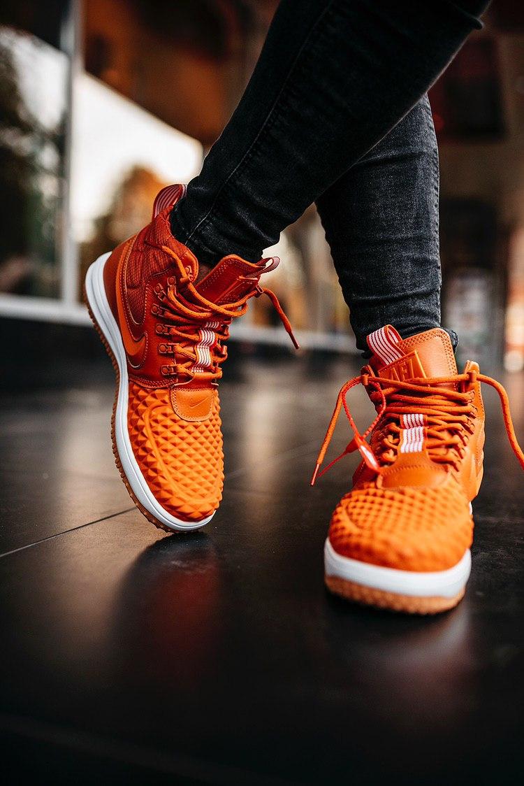 Nike Duckboot 17 Orange