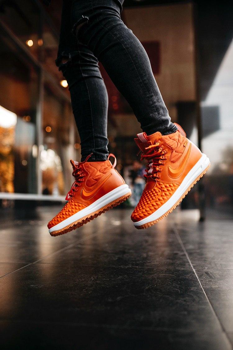 Nike Duckboot 17 Orange
