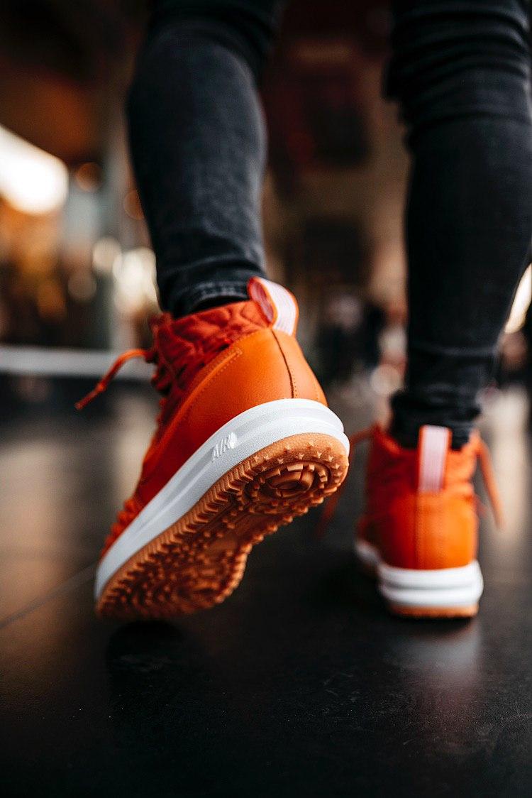 Nike Duckboot 17 Orange