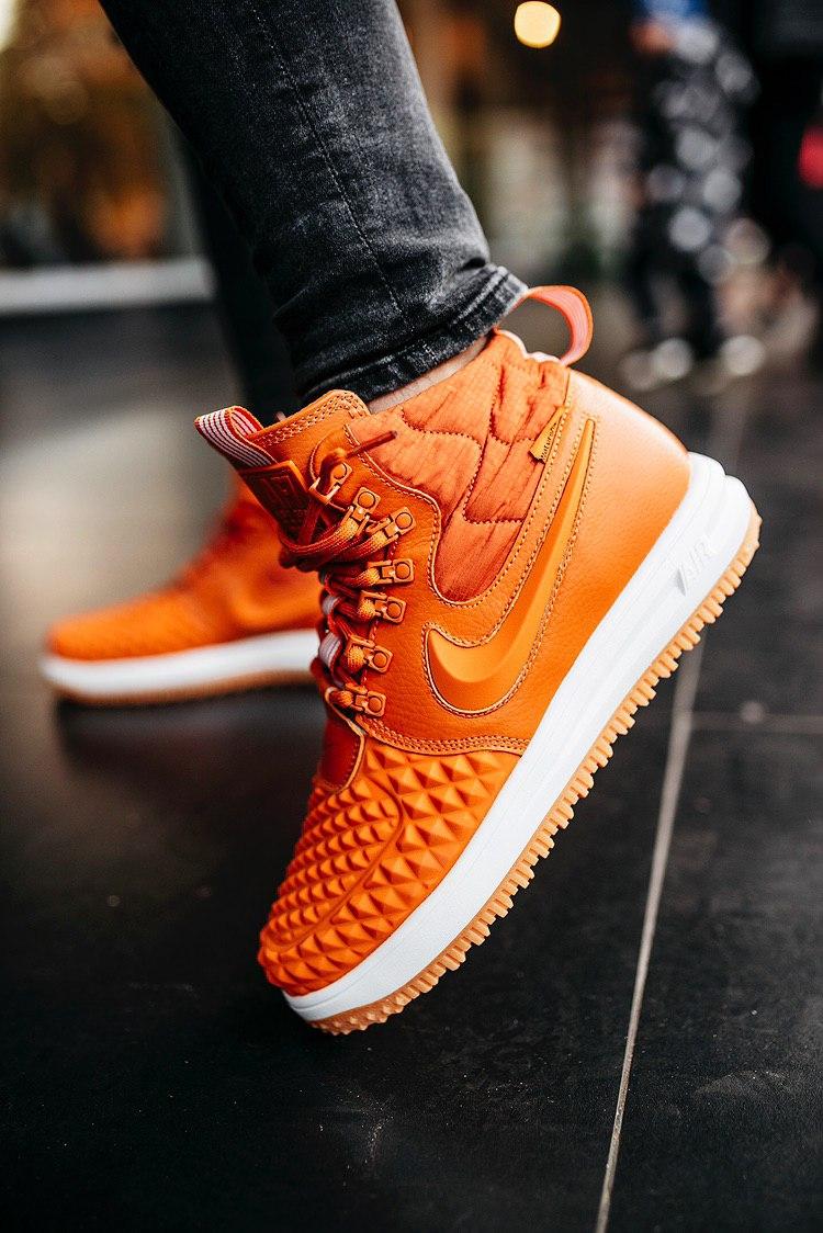 Nike Duckboot 17 Orange