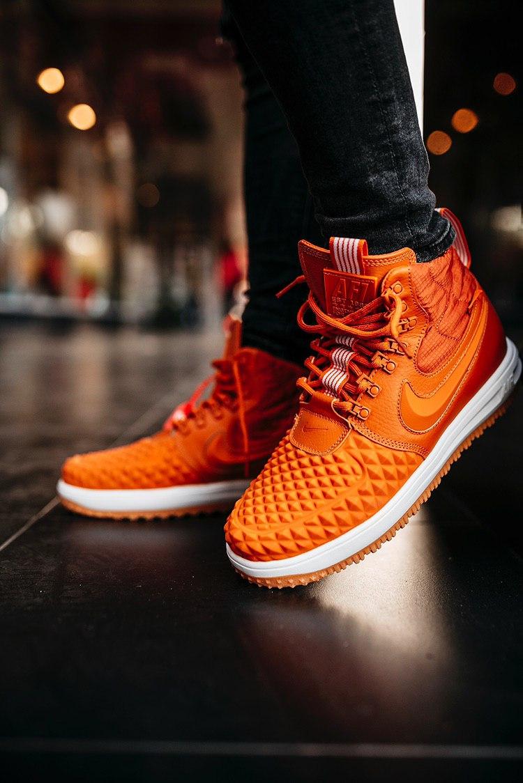Nike Duckboot 17 Orange