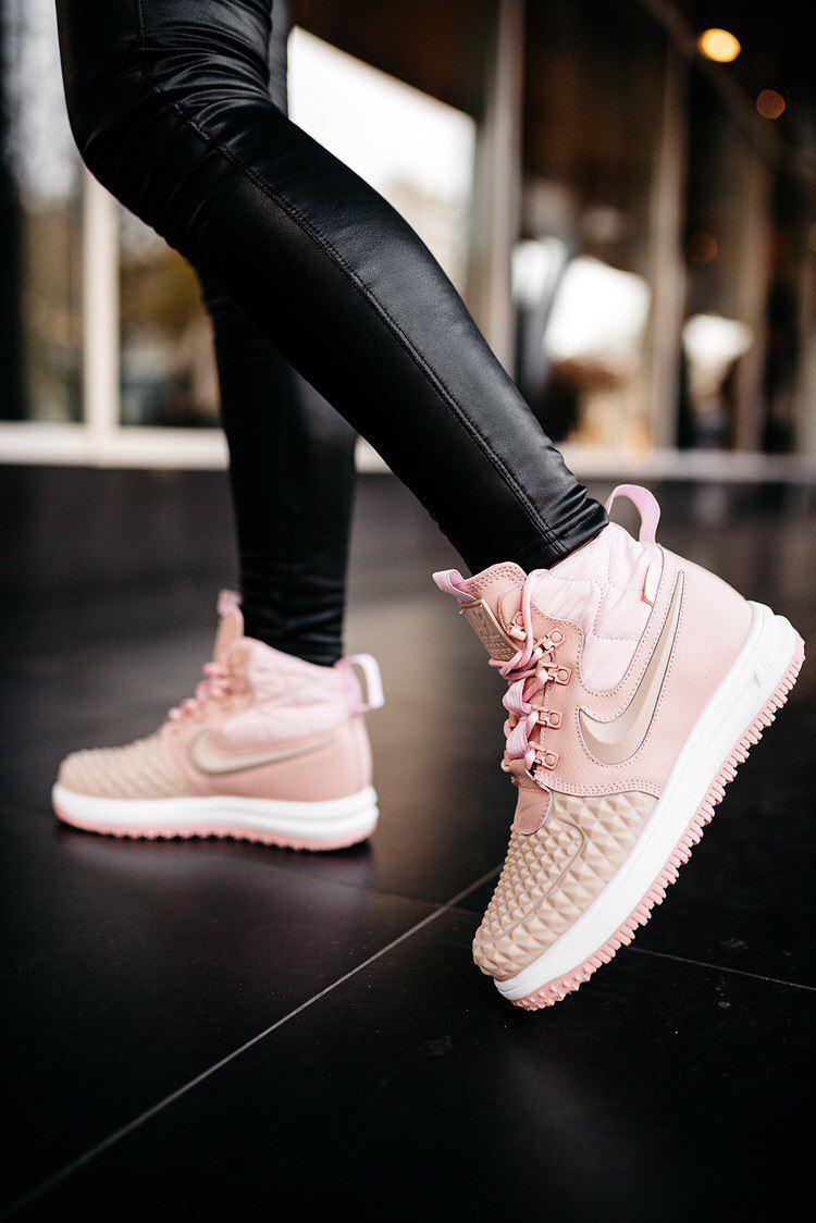 Nike Duckboot 17 Pink