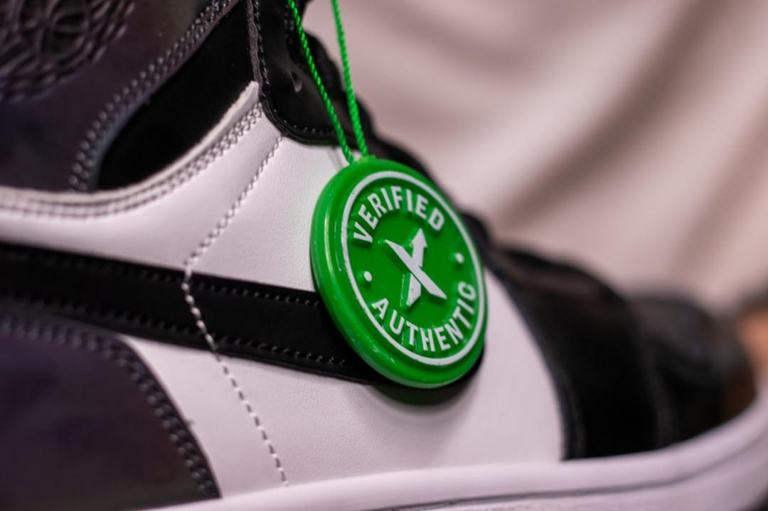 Nike Air Jordan 1 Mid Patent Chameleon