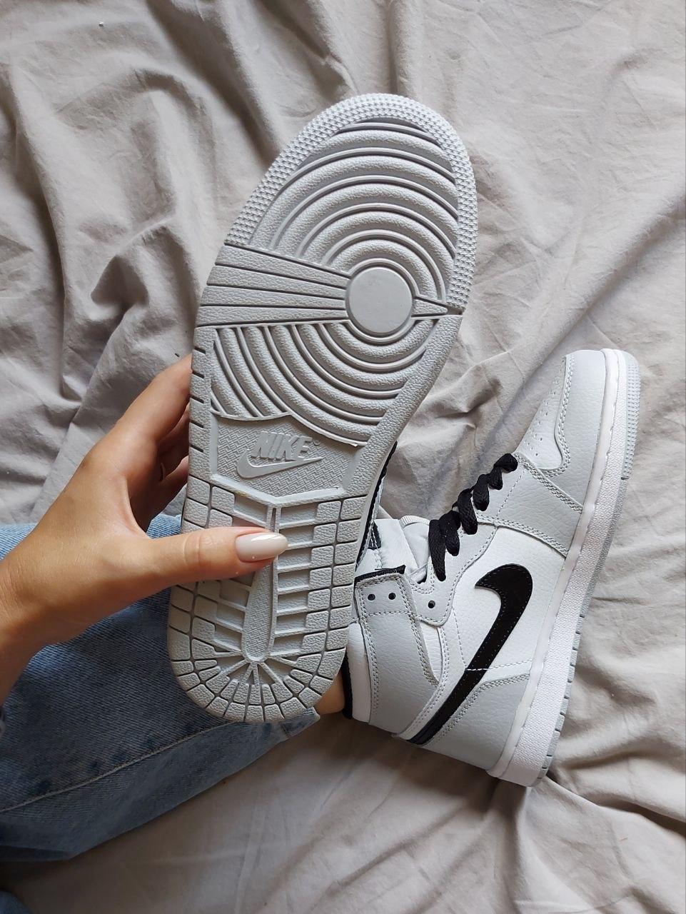 Nike Air Jordan 1 Mid Light Smoke Grey v2