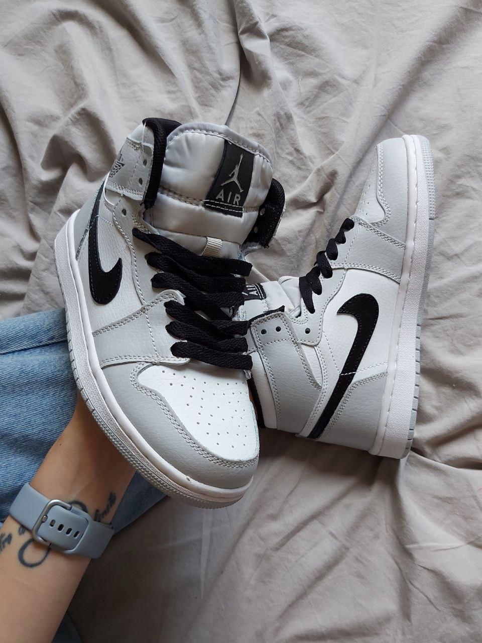 Nike Air Jordan 1 Mid Light Smoke Grey v2