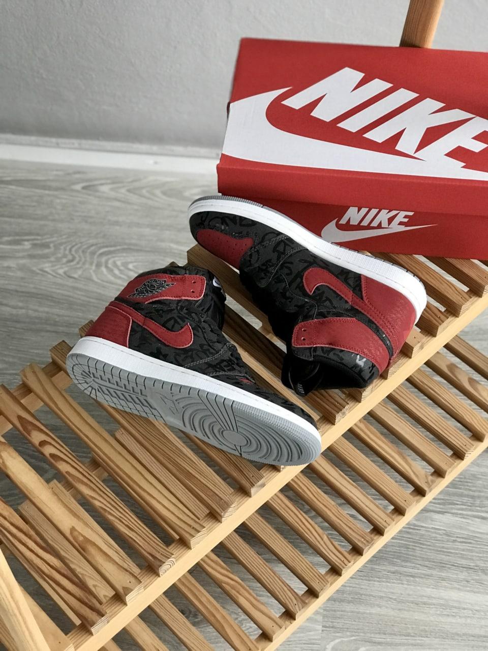 Nike Air Jordan 1 High red Black White