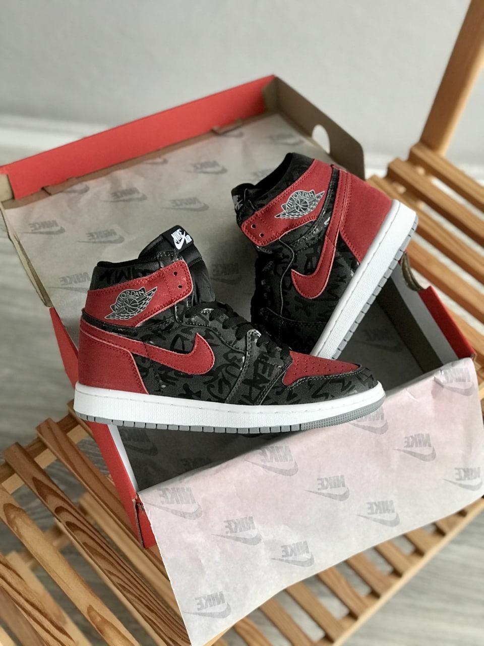 Nike Air Jordan 1 High red Black White