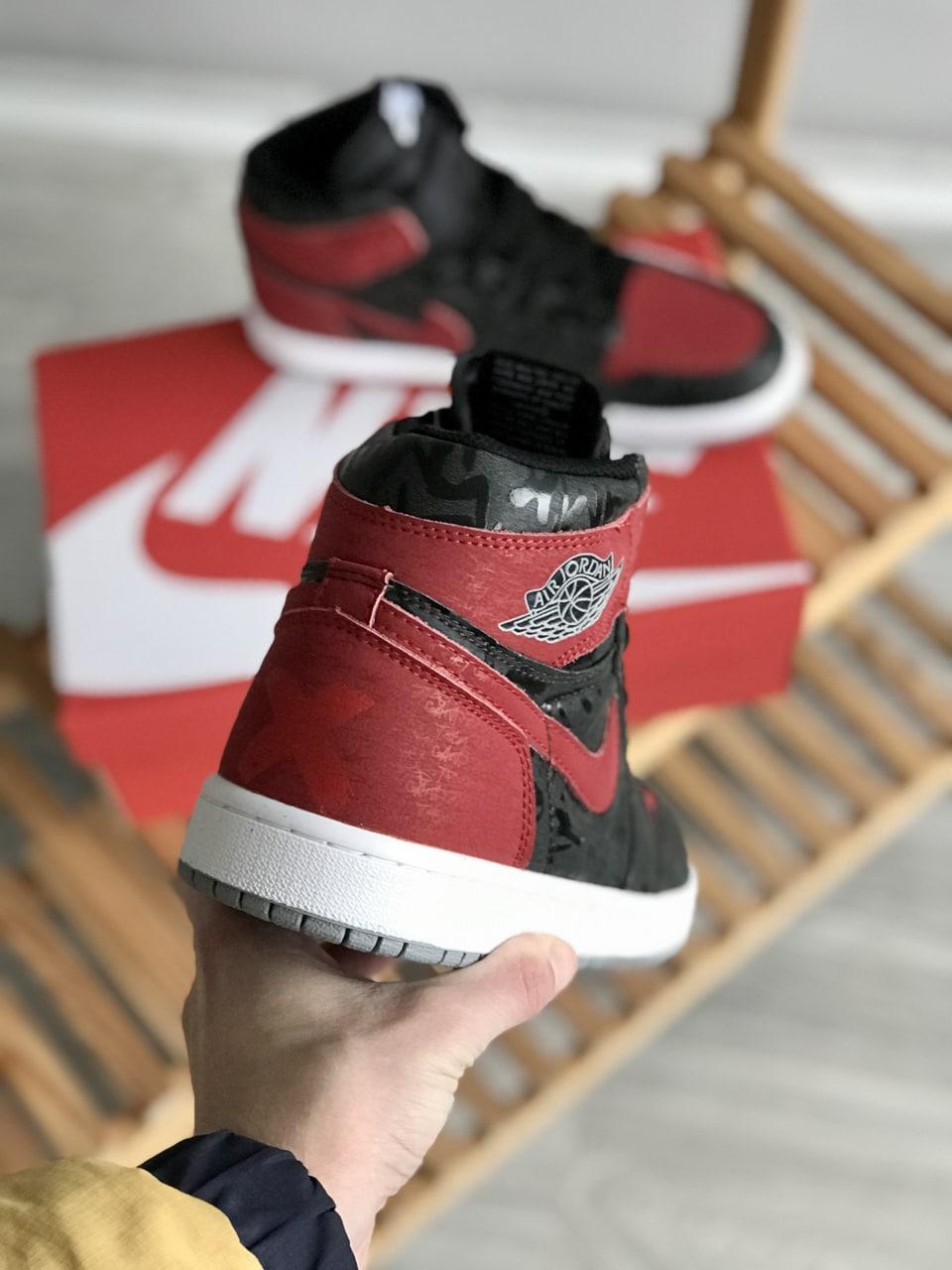 Nike Air Jordan 1 High red Black White