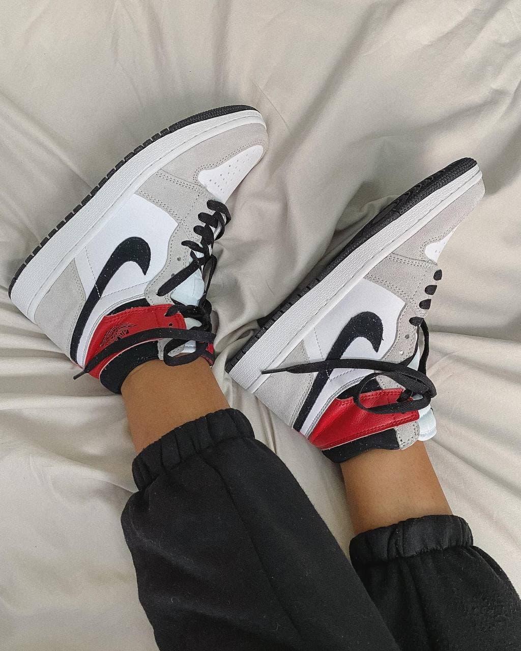 Nike Air Jordan 1 Retro High Light Smoke Grey 2