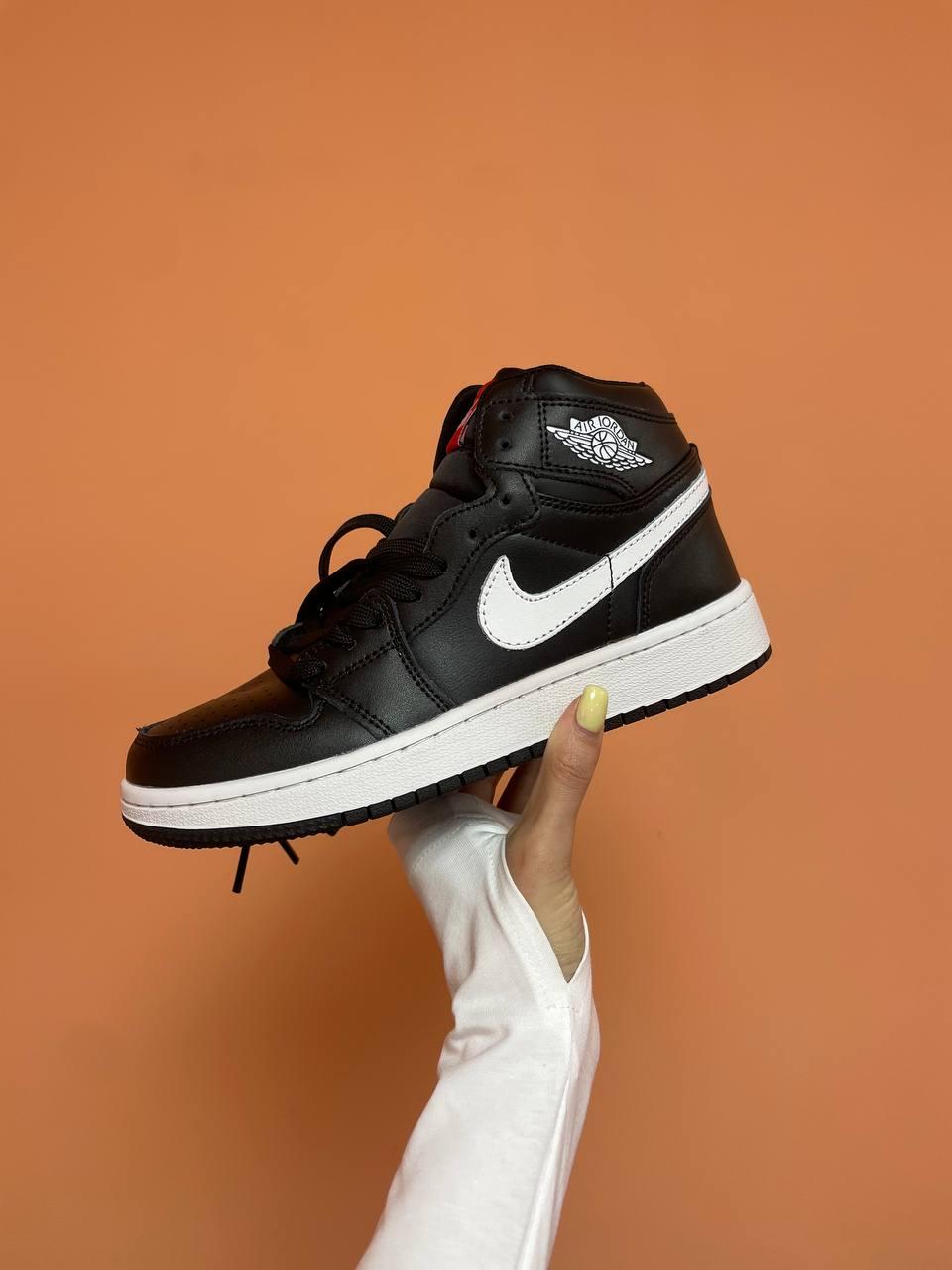 Nike Air Jordan 1 Retro High Black White Swoosh