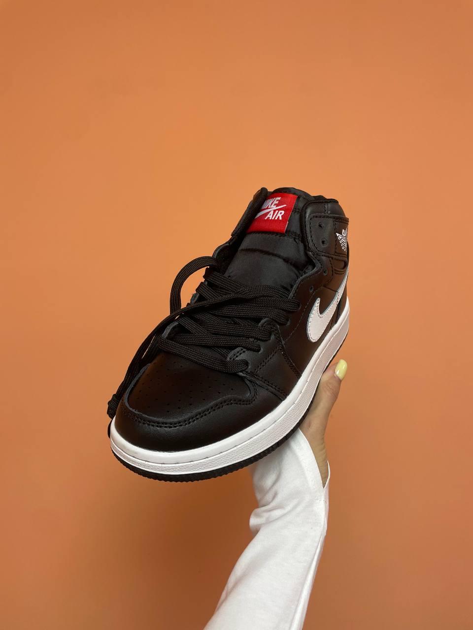 Nike Air Jordan 1 Retro High Black White Swoosh