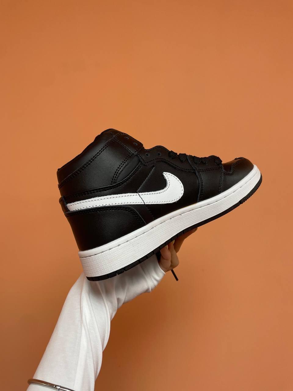 Nike Air Jordan 1 Retro High Black White Swoosh