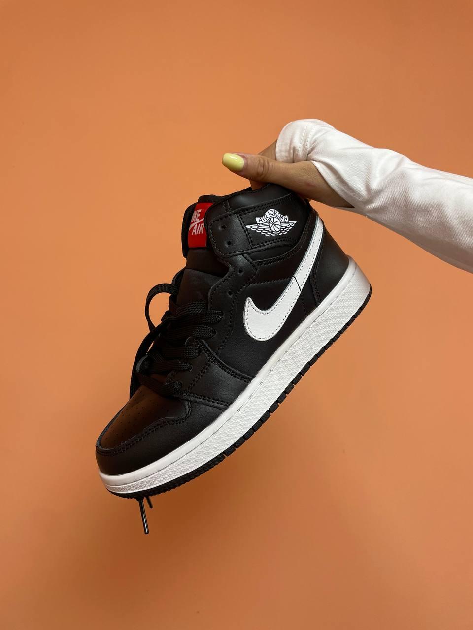 Nike Air Jordan 1 Retro High Black White Swoosh