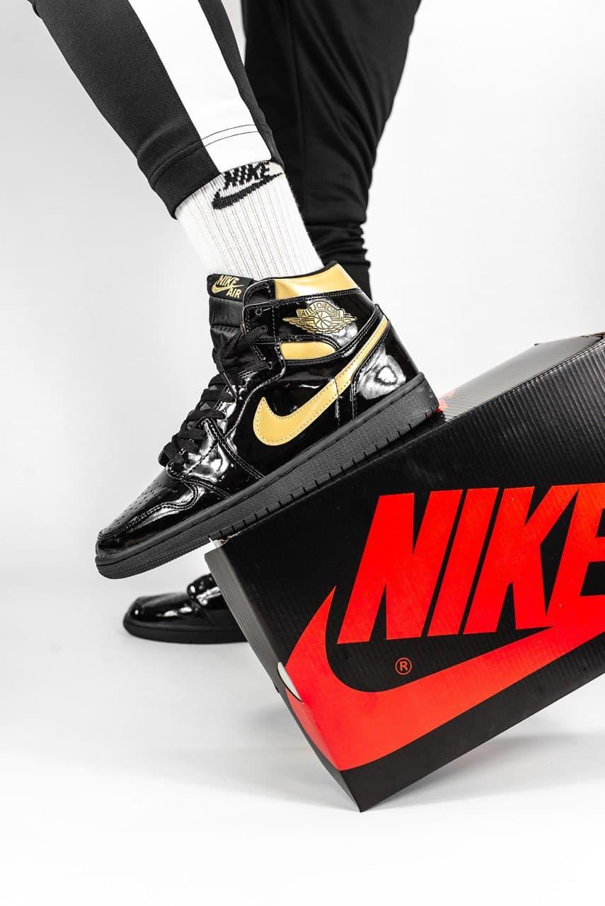 Nike Air Jordan 1 Retro High Black Gold