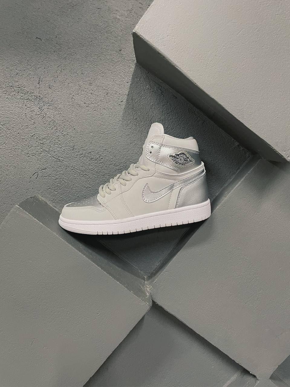 Nike Air Jordan 1 Retro Mid Alternate Silve