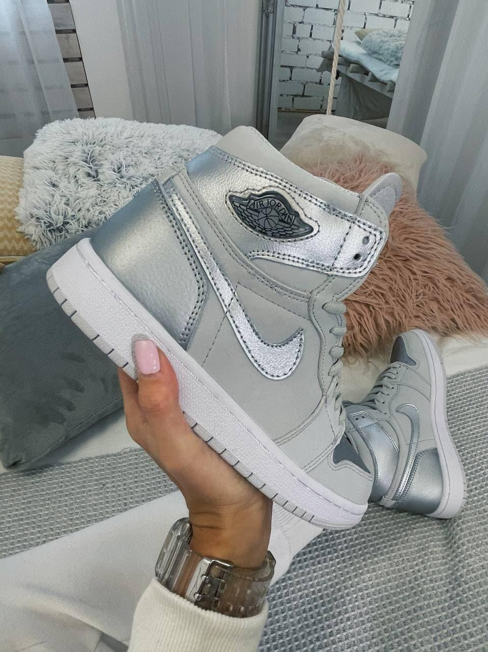 Nike Air Jordan 1 Retro Mid Alternate Silve