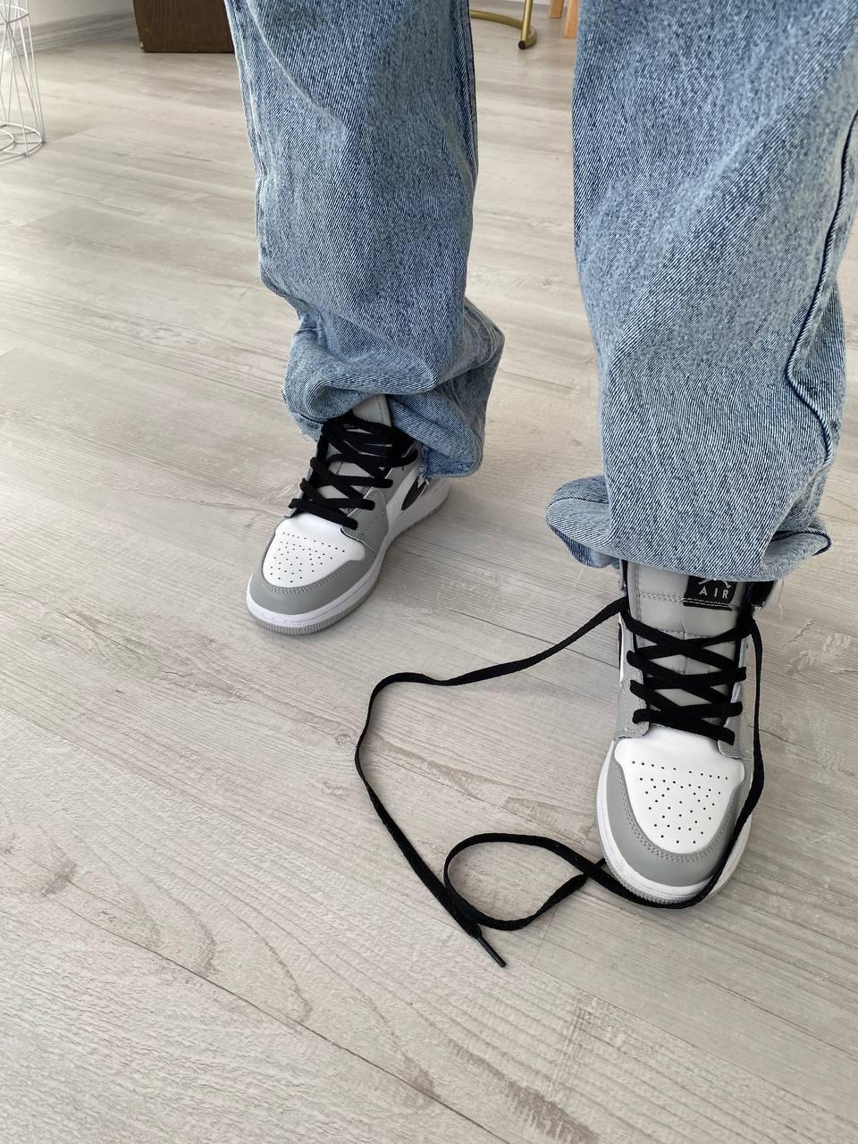 Nike Air Jordan 1 Retro Mid Smoke Grey