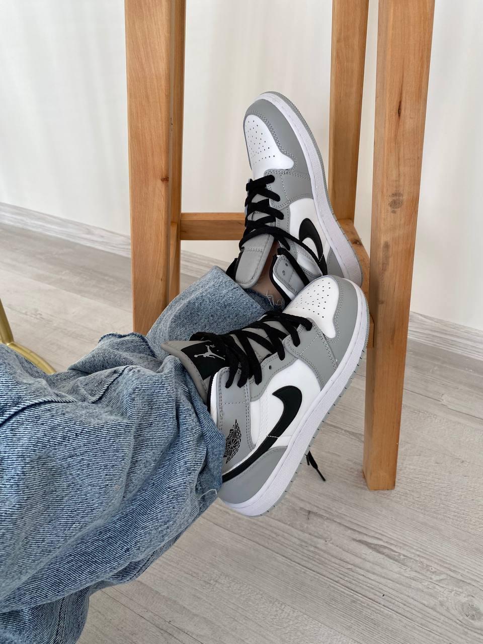 Nike Air Jordan 1 Retro Mid Smoke Grey
