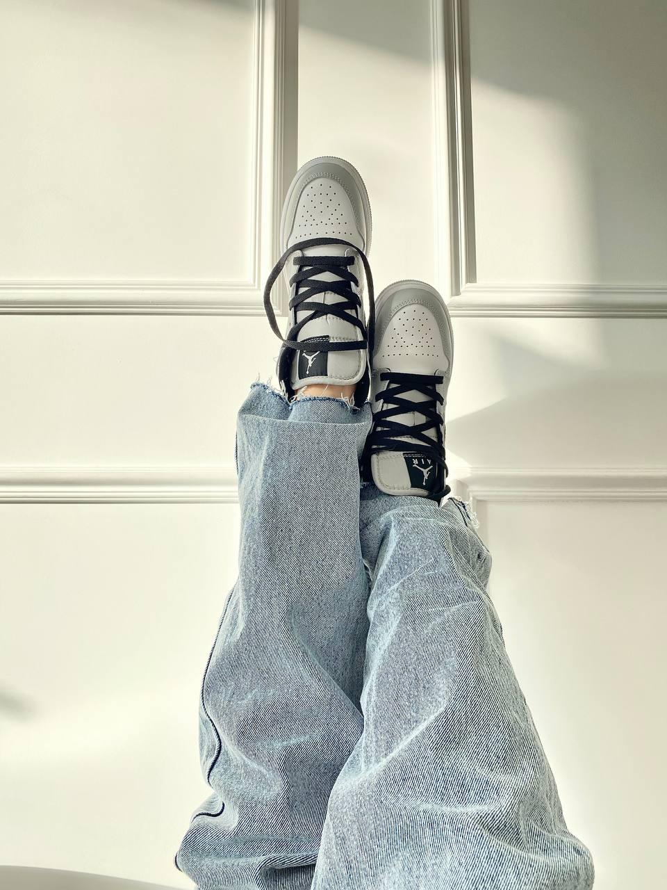 Nike Air Jordan 1 Retro Mid Smoke Grey