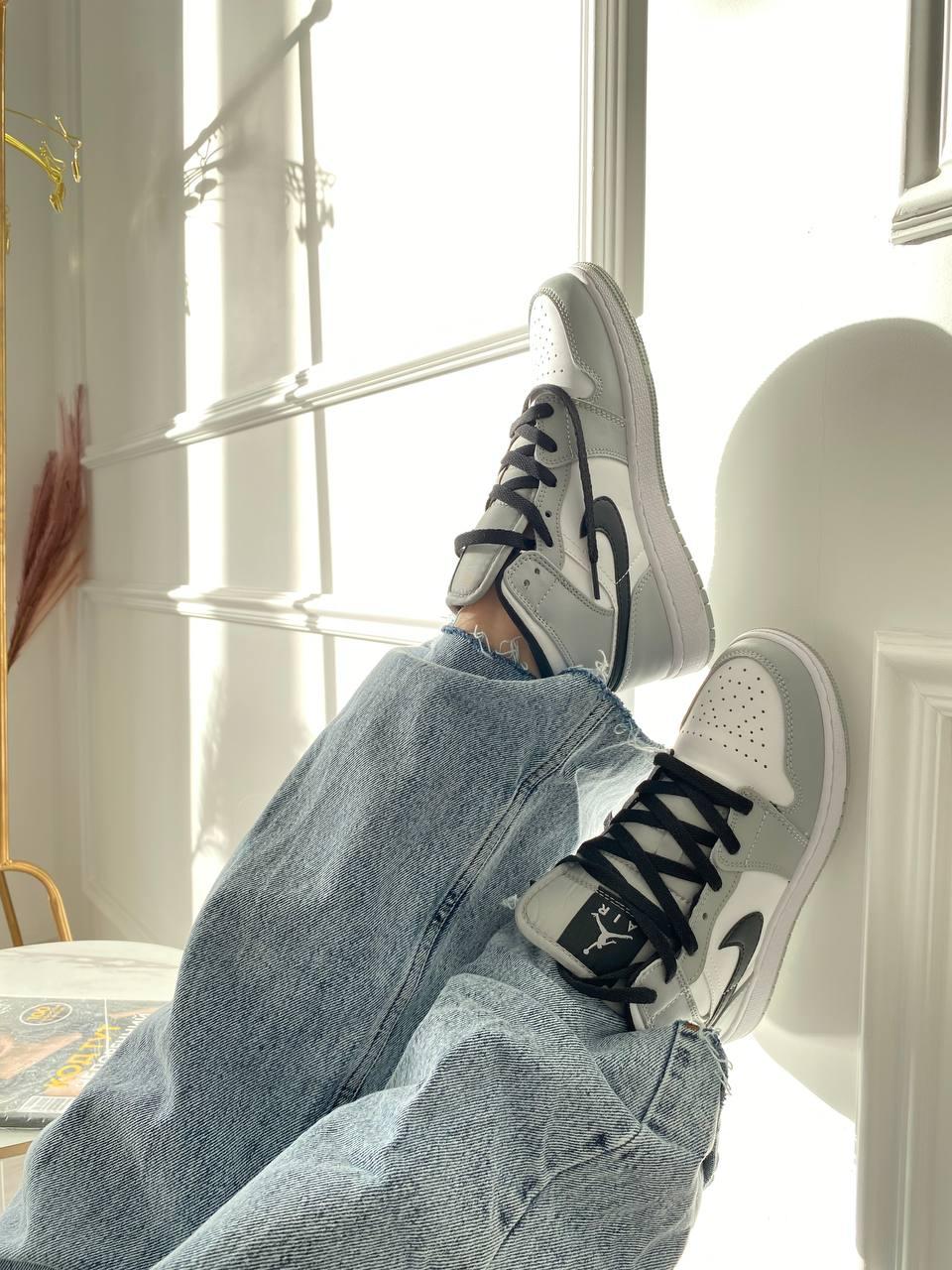 Nike Air Jordan 1 Retro Mid Smoke Grey
