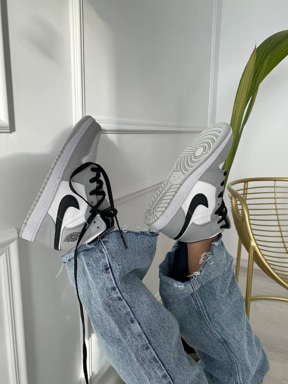 Nike Air Jordan 1 Retro Mid Smoke Grey