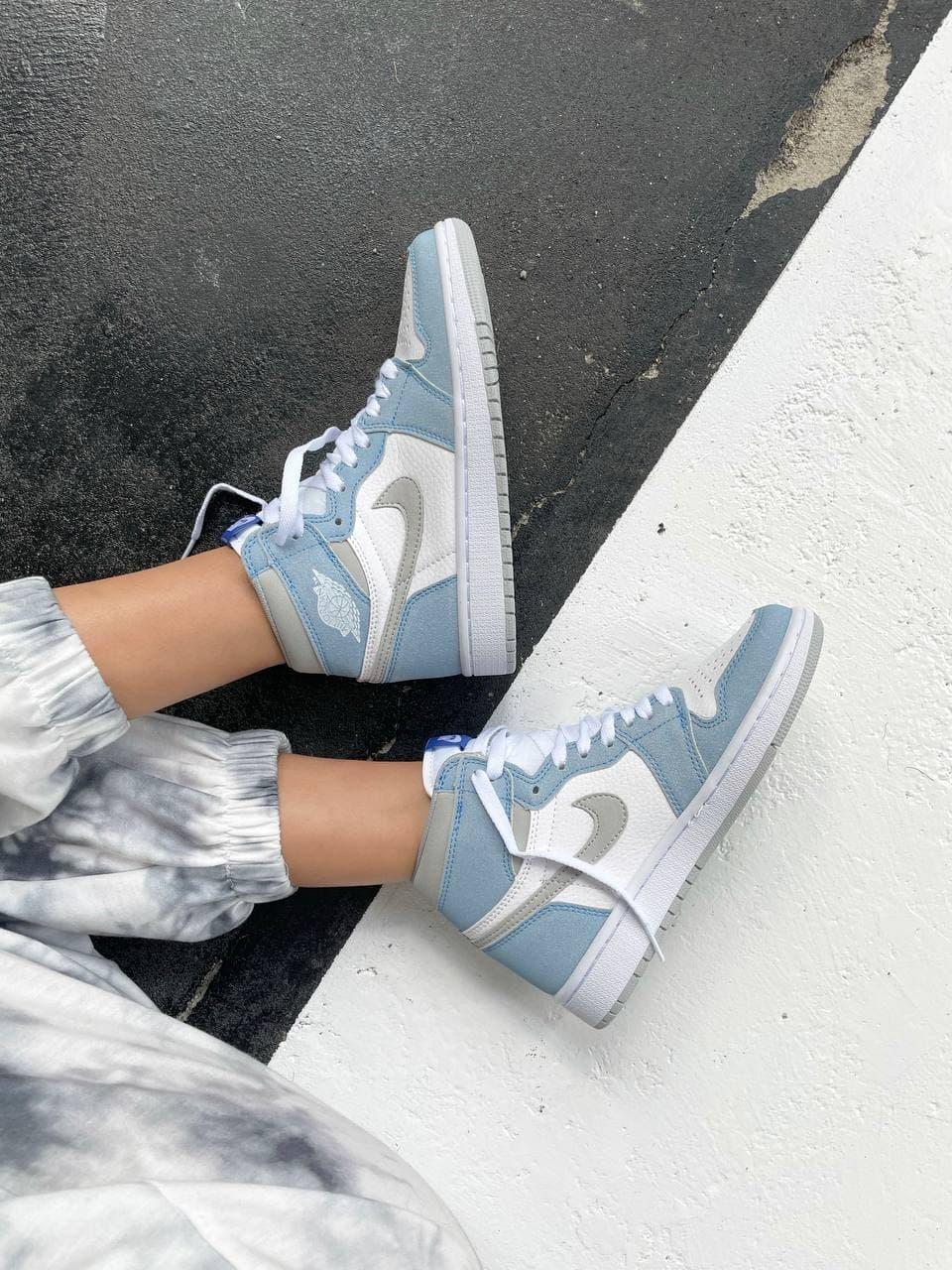 Nike Air Jordan 1 Retro High Hyper Royal