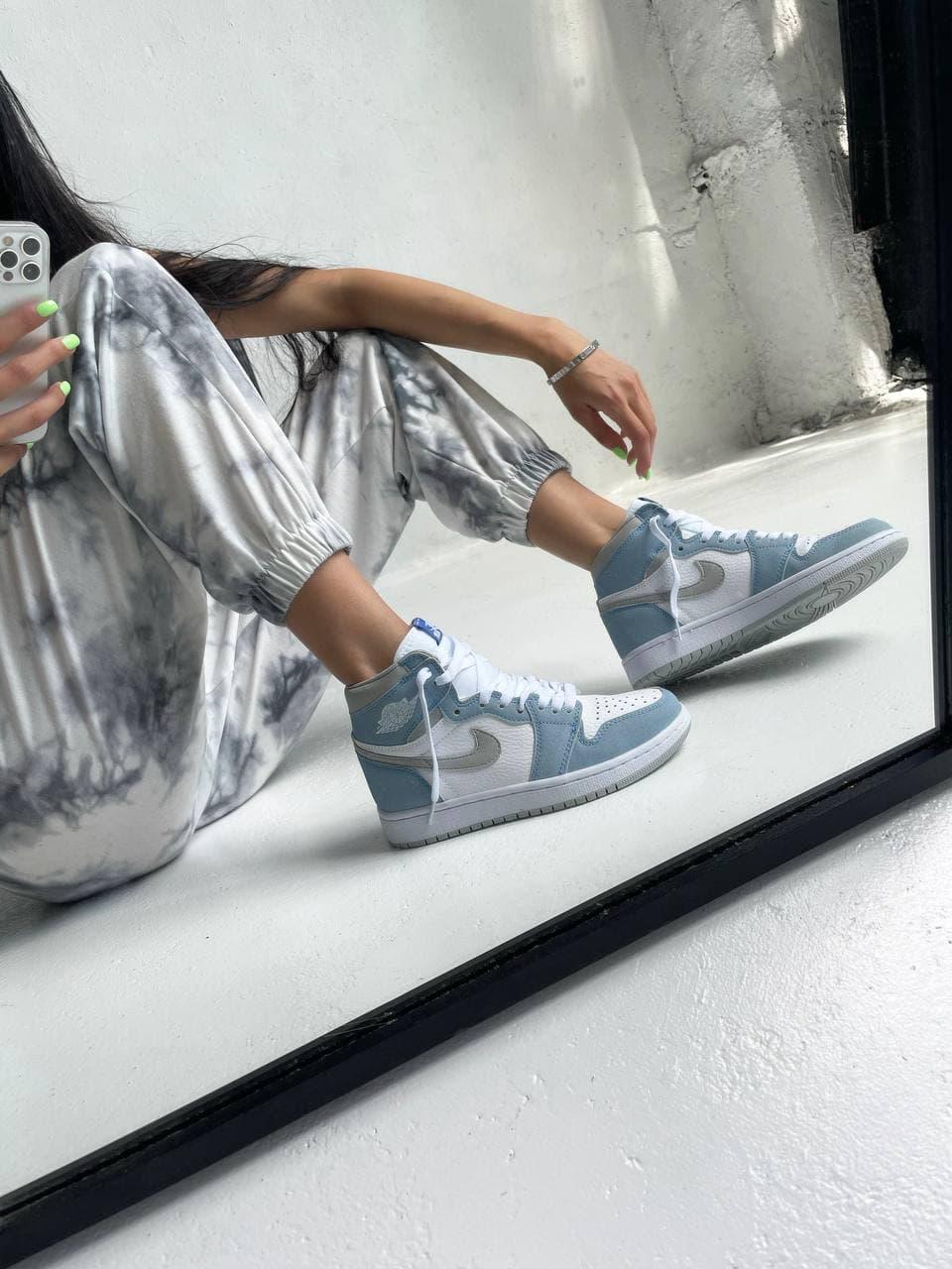 Nike Air Jordan 1 Retro High Hyper Royal