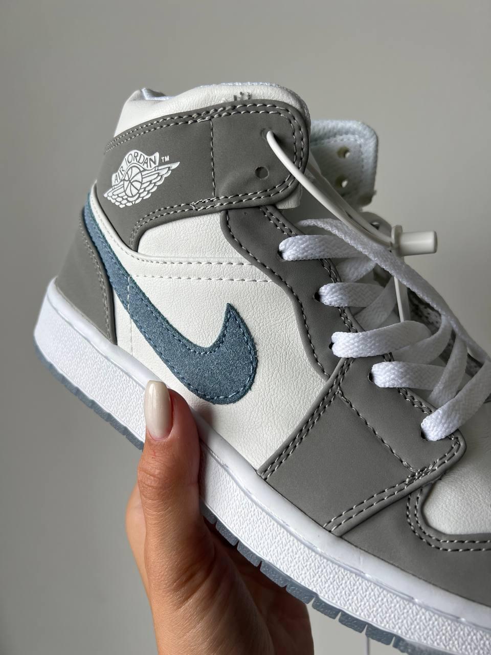 Nike Air Jordan 1 Retro Mid Aluminium
