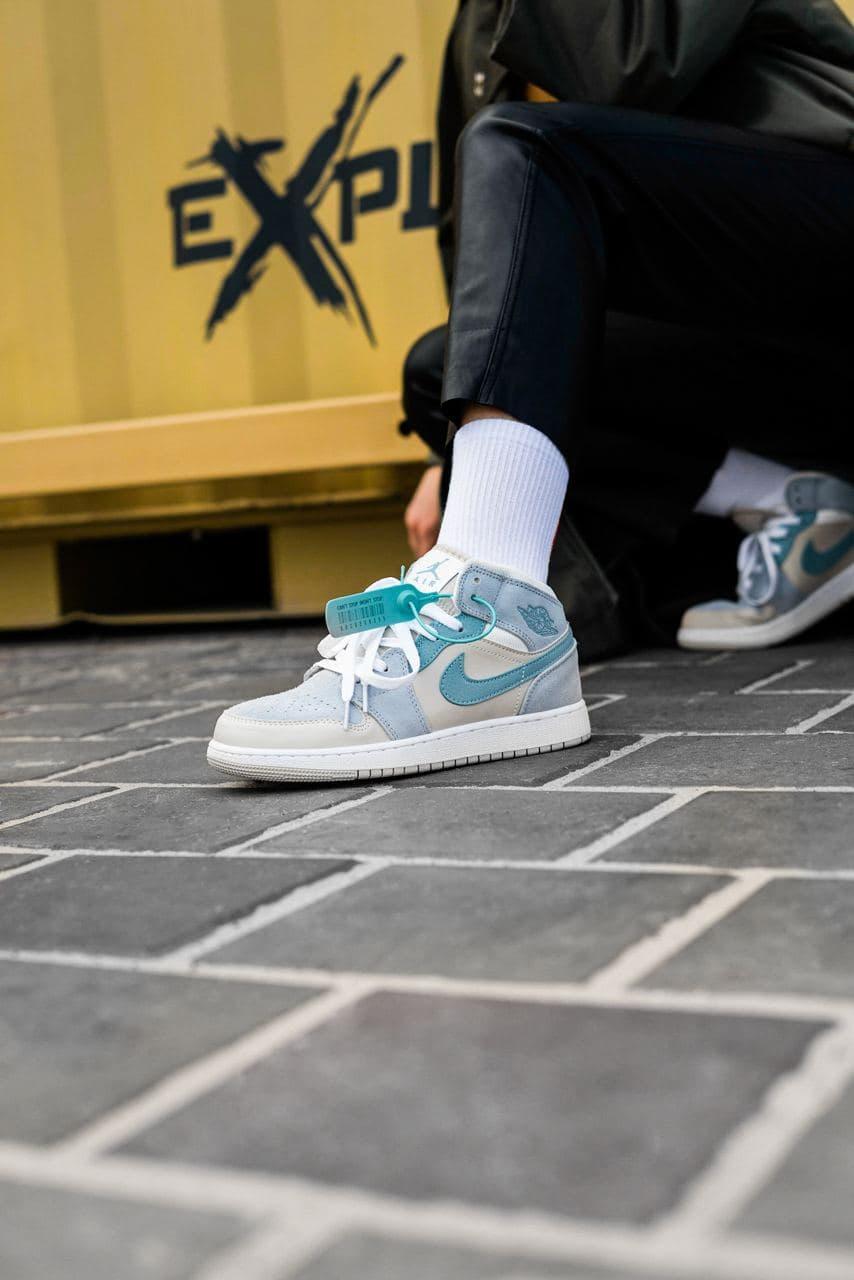 Nike Air Jordan Retro 1 MID SE SAIL LIGHT BLUE