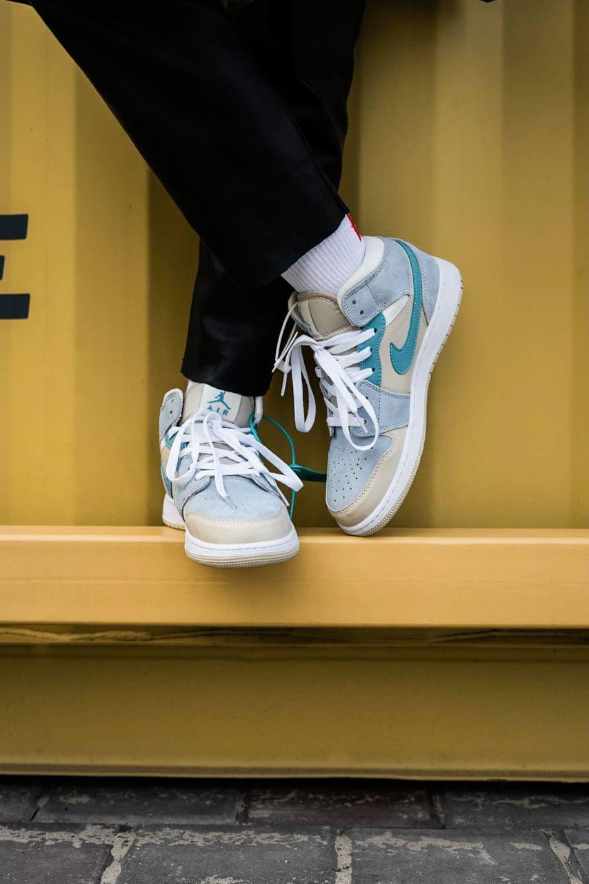 Nike Air Jordan Retro 1 MID SE SAIL LIGHT BLUE