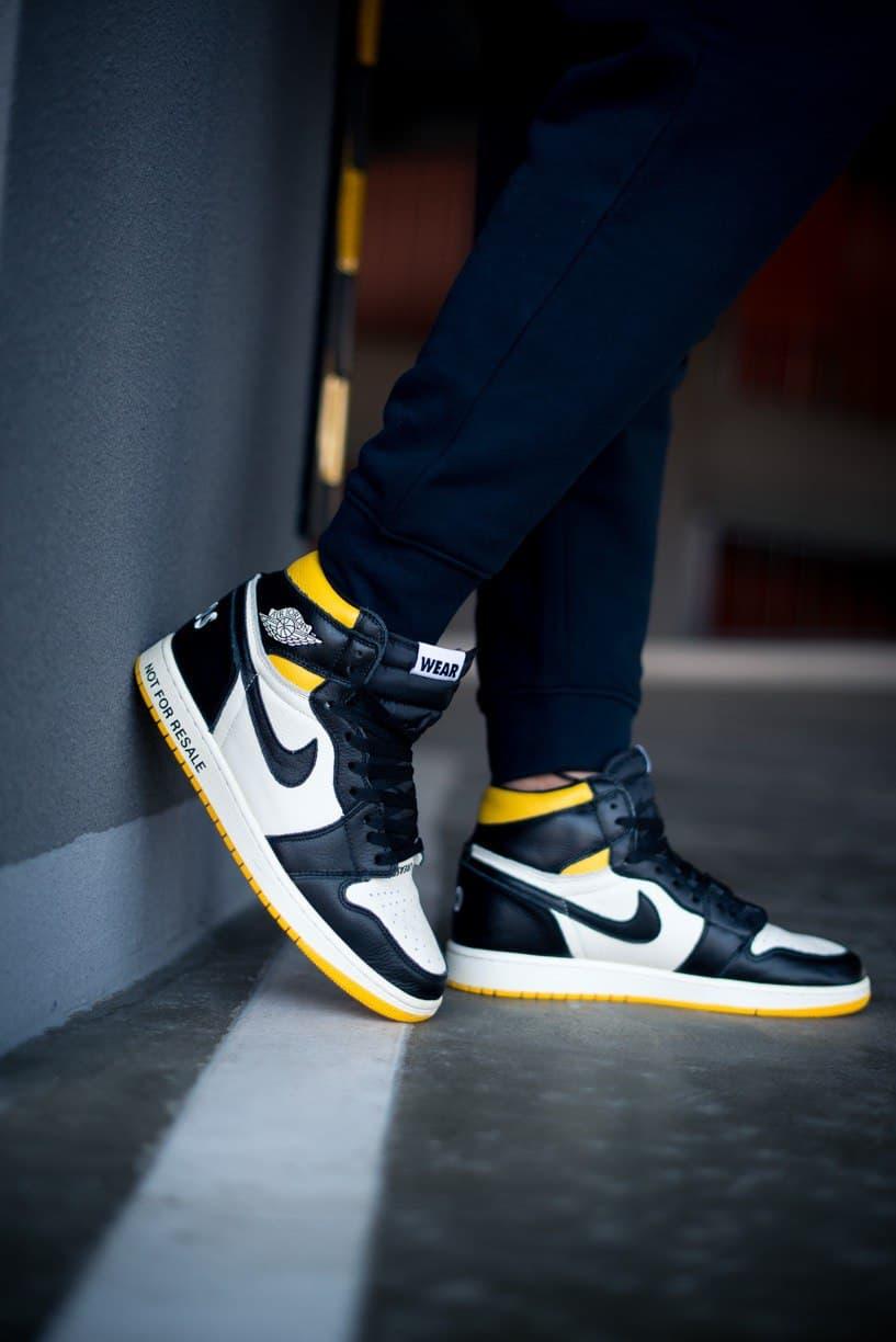 Nike Air Jordan 1 Retro Mid Yellow Black White