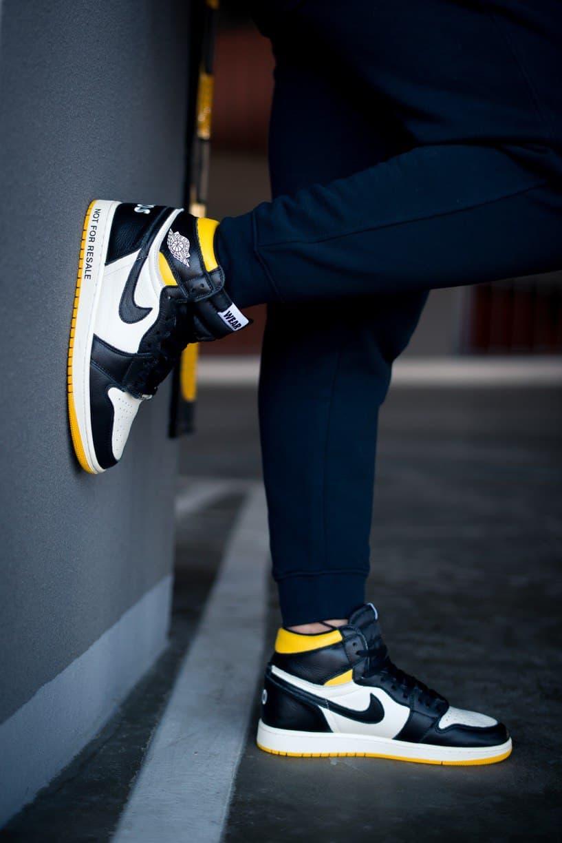 Nike Air Jordan 1 Retro Mid Yellow Black White