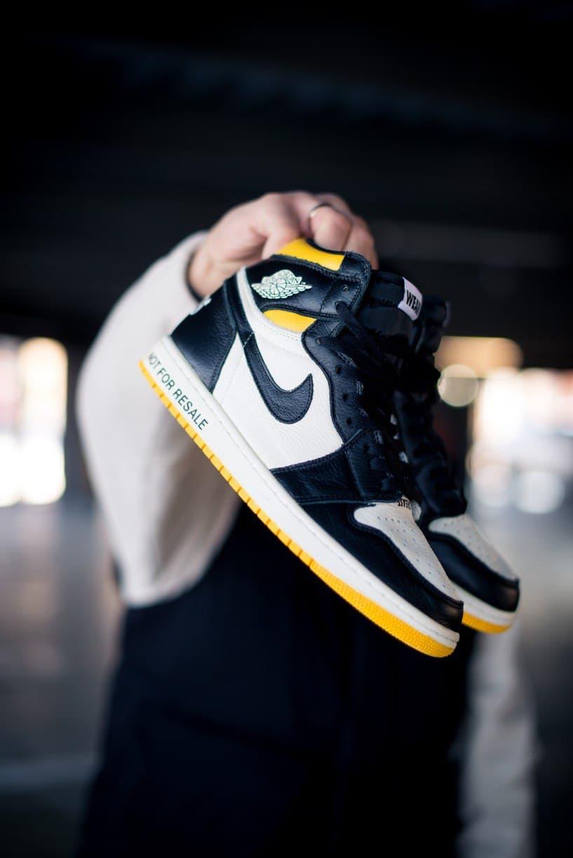 Nike Air Jordan 1 Retro Mid Yellow Black White