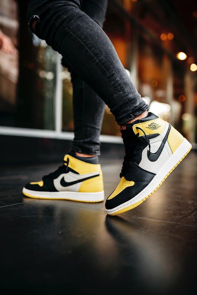 Nike Air Jordan 1 Retro Mid Black Yellow White