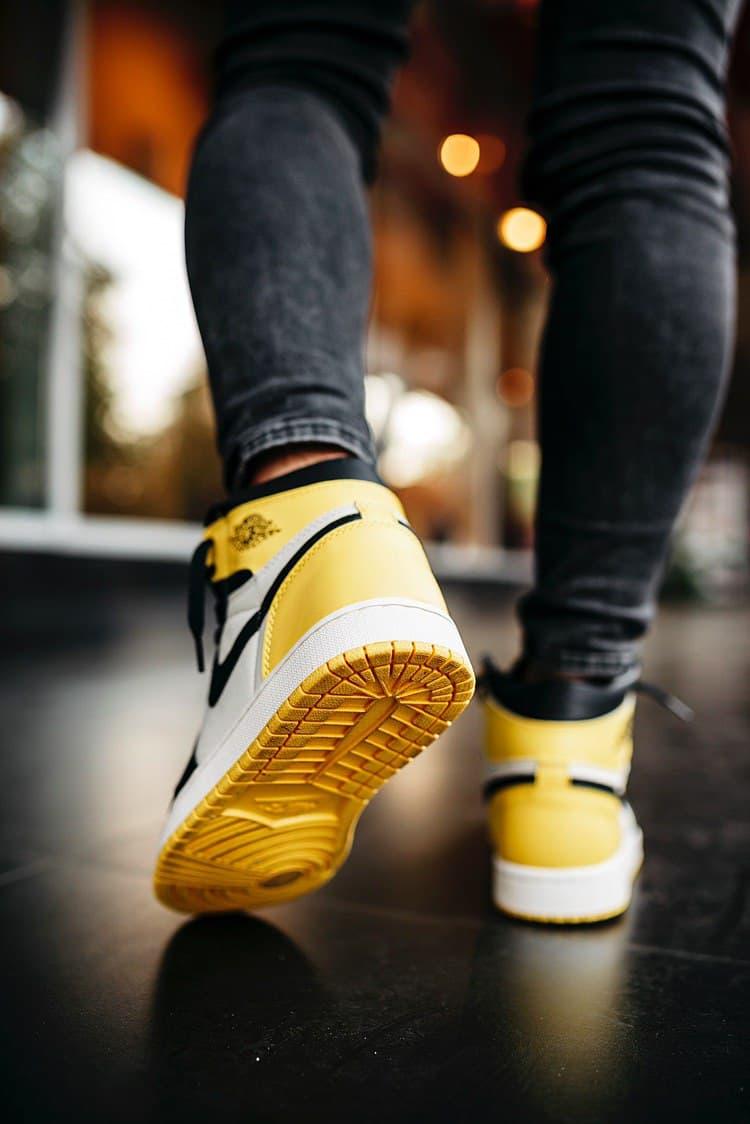 Nike Air Jordan 1 Retro Mid Black Yellow White