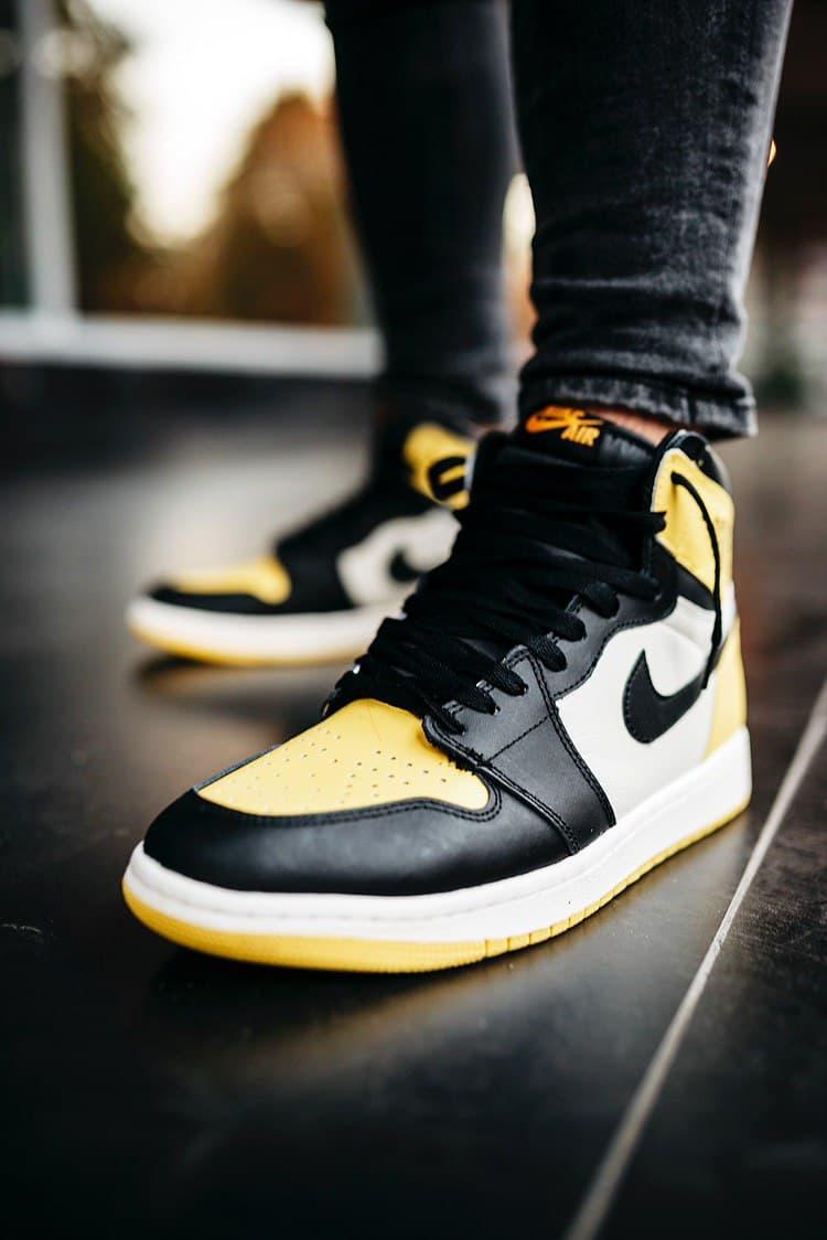 Nike Air Jordan 1 Retro Mid Black Yellow White