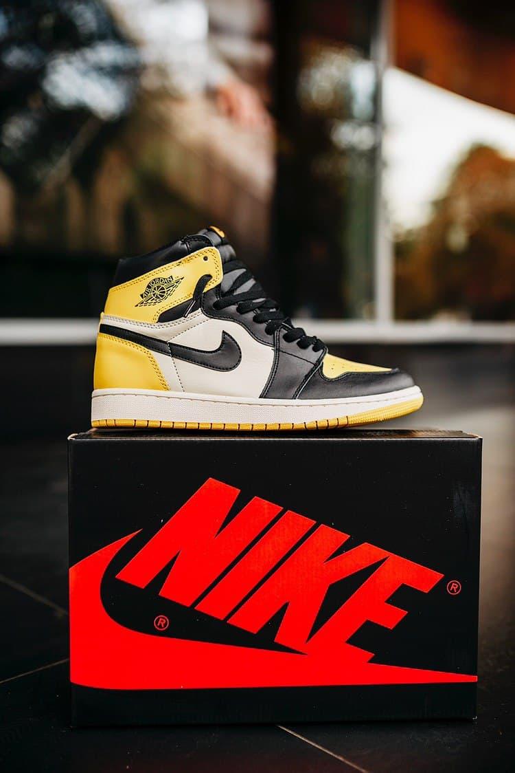 Nike Air Jordan 1 Retro Mid Black Yellow White