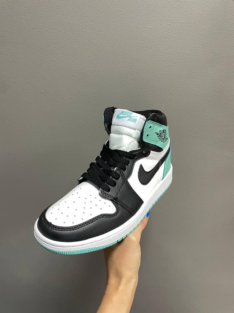Nike Air Jordan 1 Retro Mid Mint White Black