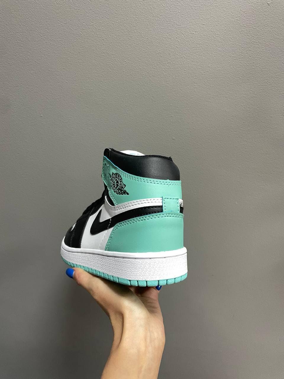 Nike Air Jordan 1 Retro Mid Mint White Black