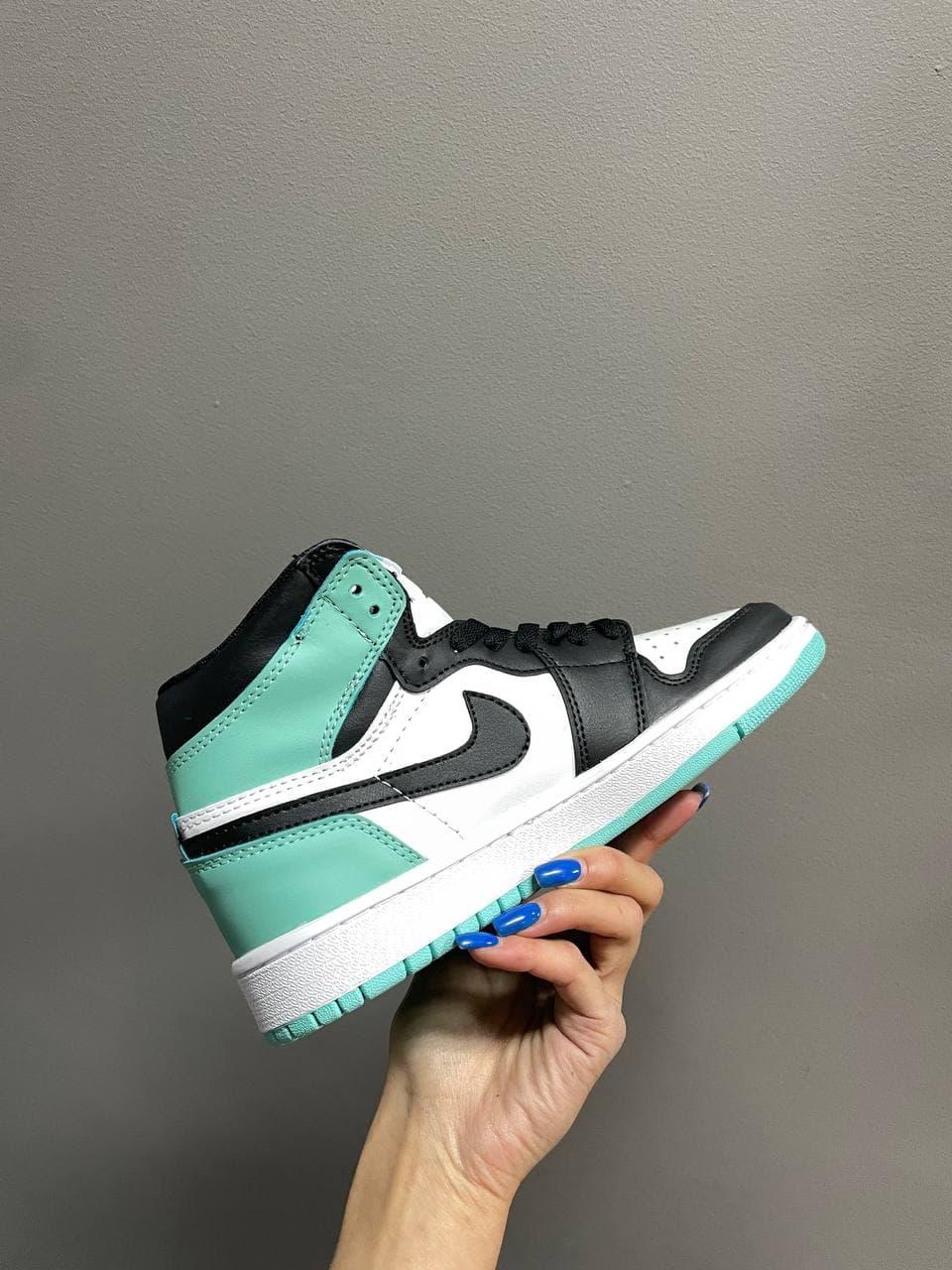 Nike Air Jordan 1 Retro Mid Mint White Black