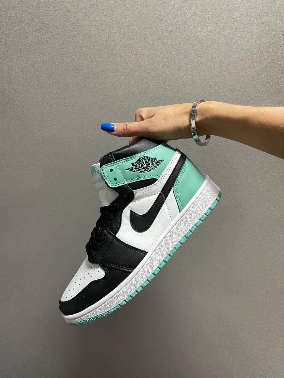 Nike Air Jordan 1 Retro Mid Mint White Black
