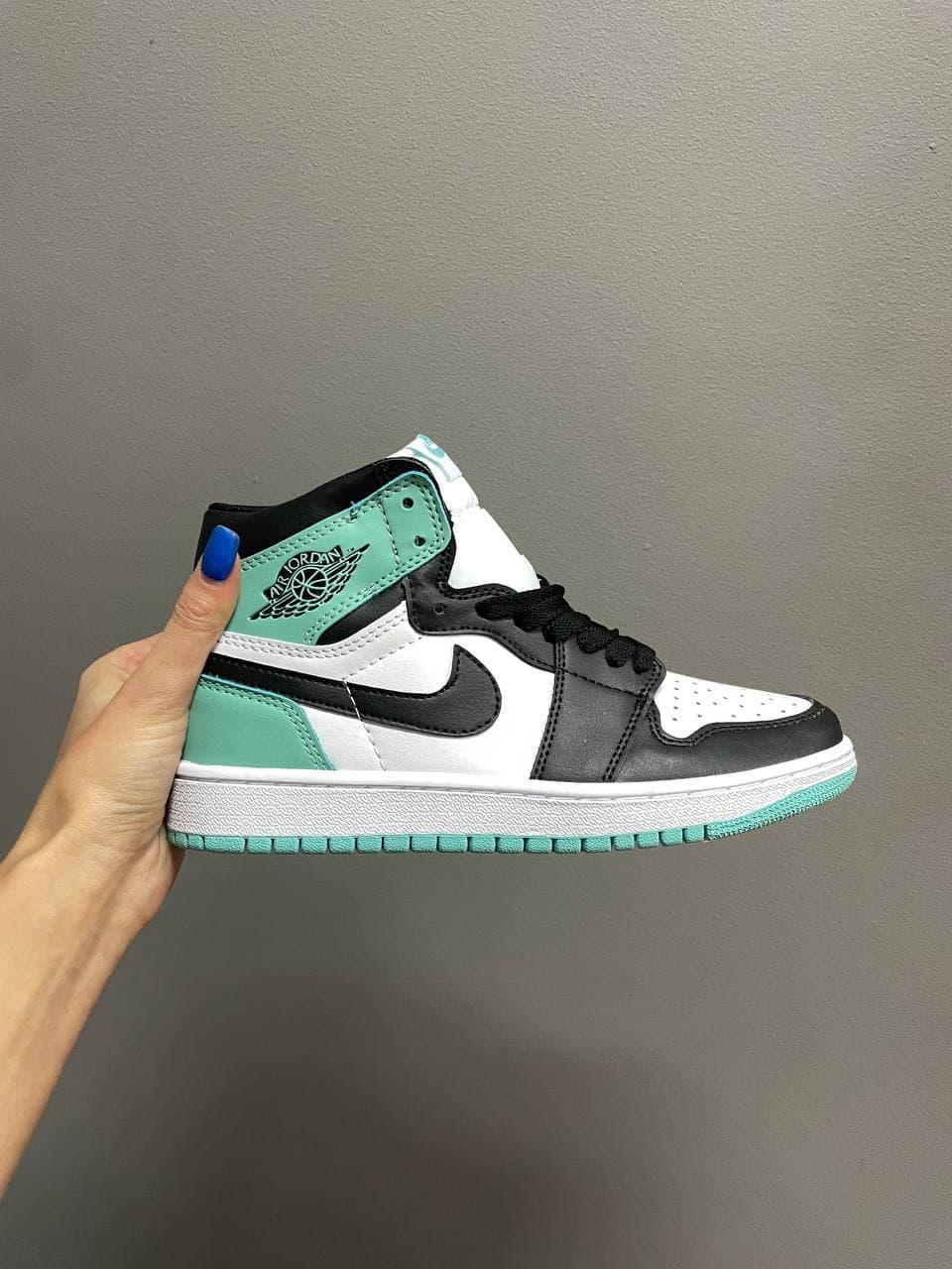 Nike Air Jordan 1 Retro Mid Mint White Black