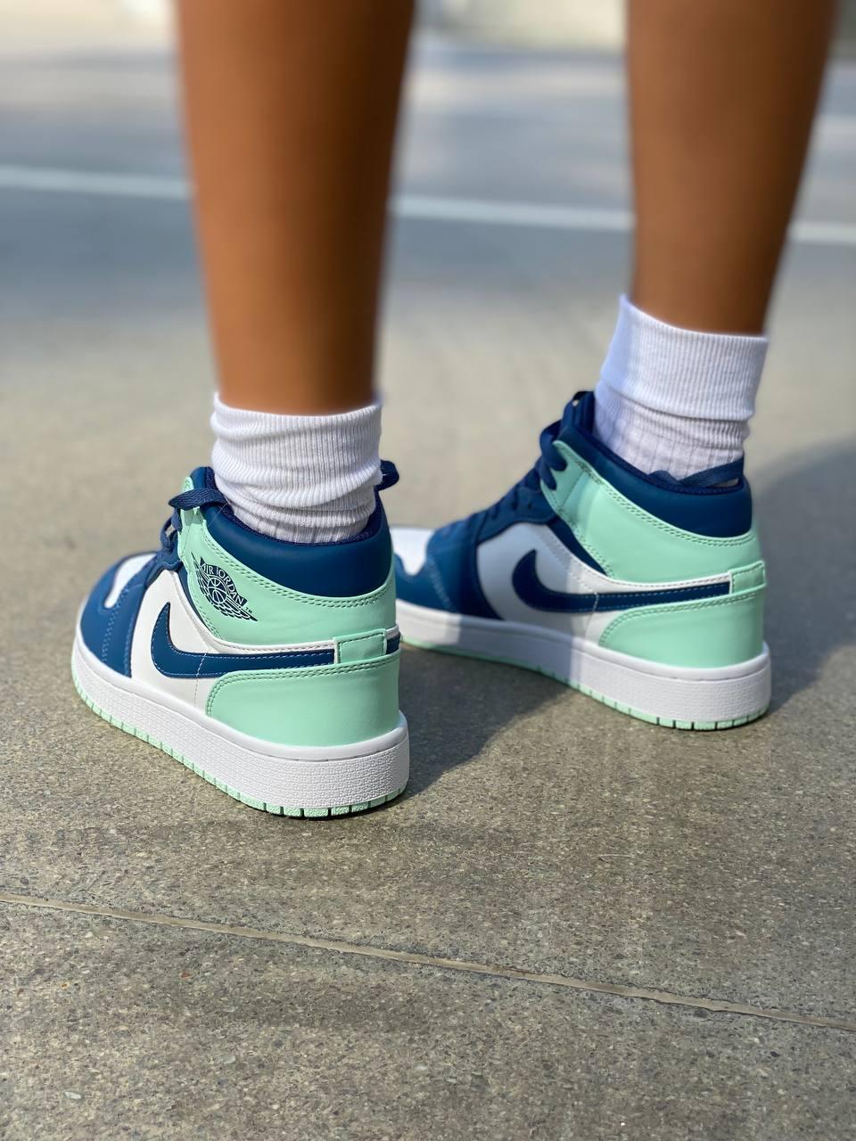 Nike Air Jordan 1 Retro Mid Mint Black White