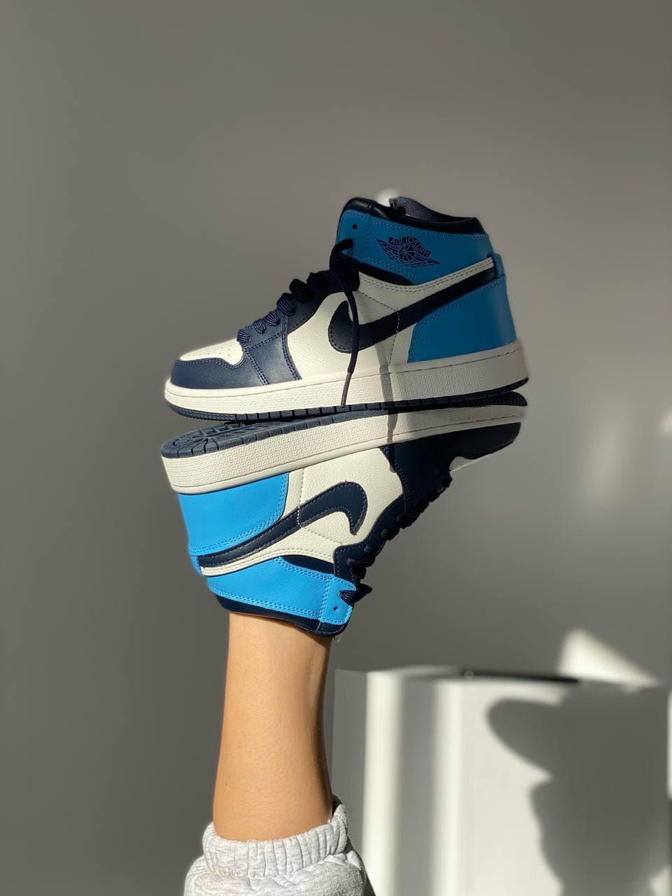 Nike Air Jordan 1 Retro High Patent Blue Toe
