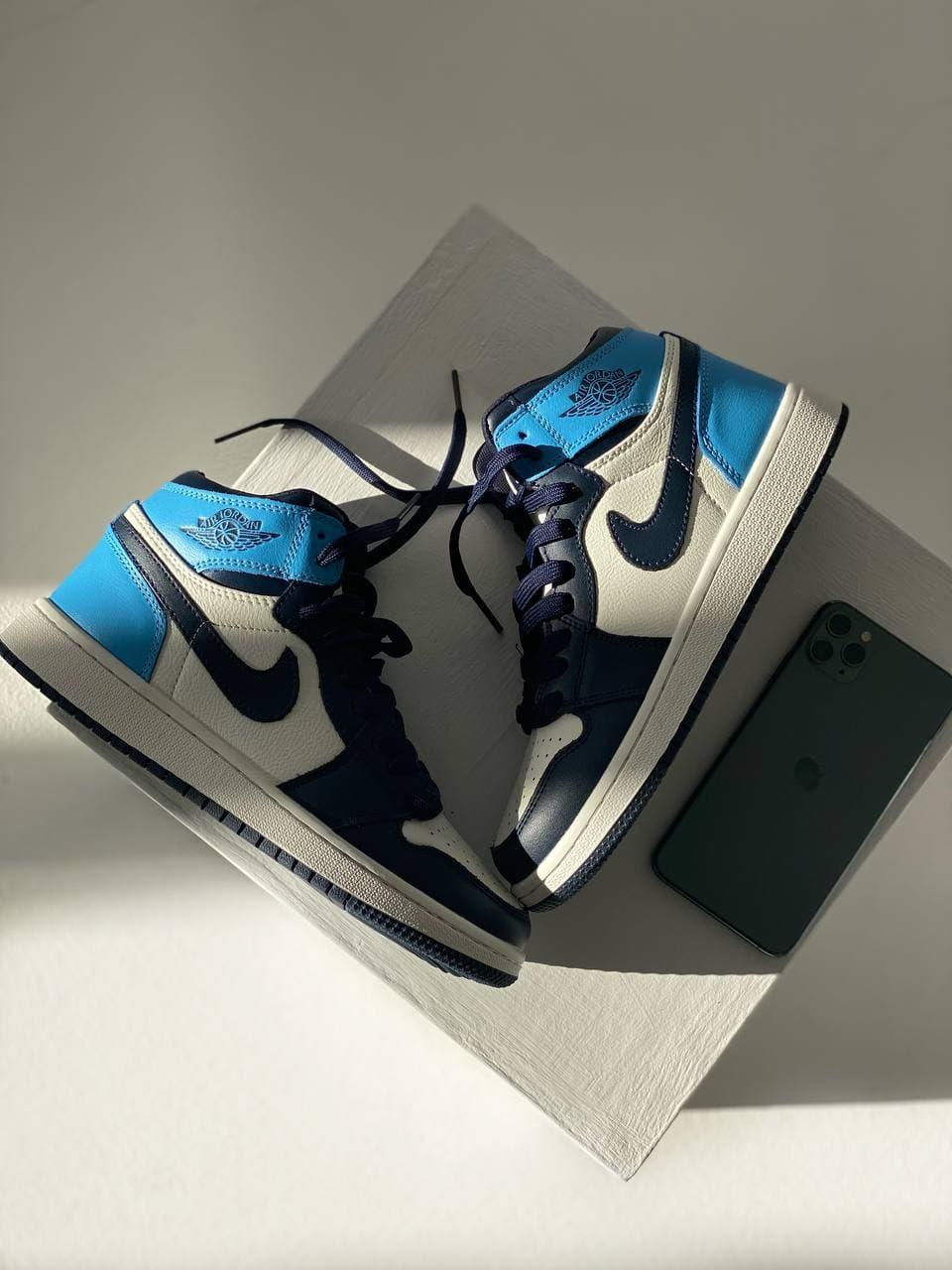 Nike Air Jordan 1 Retro High Patent Blue Toe