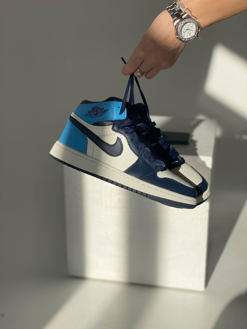 Nike Air Jordan 1 Retro High Patent Blue Toe