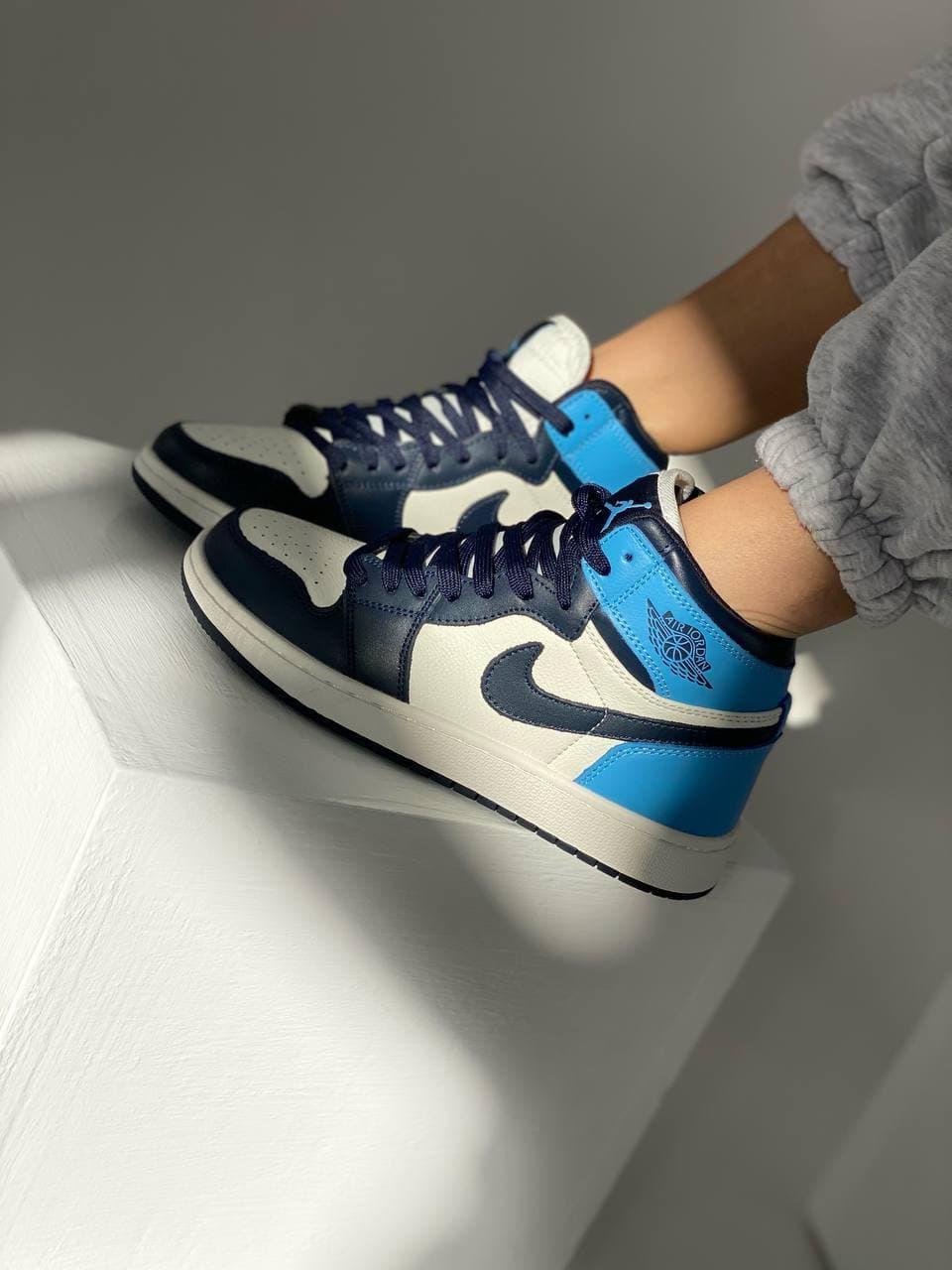 Nike Air Jordan 1 Retro High Patent Blue Toe