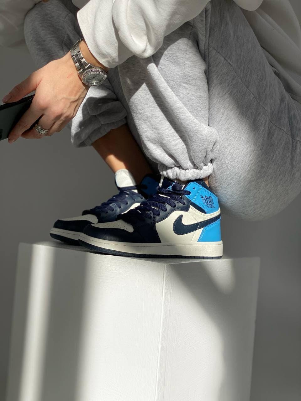Nike Air Jordan 1 Retro High Patent Blue Toe