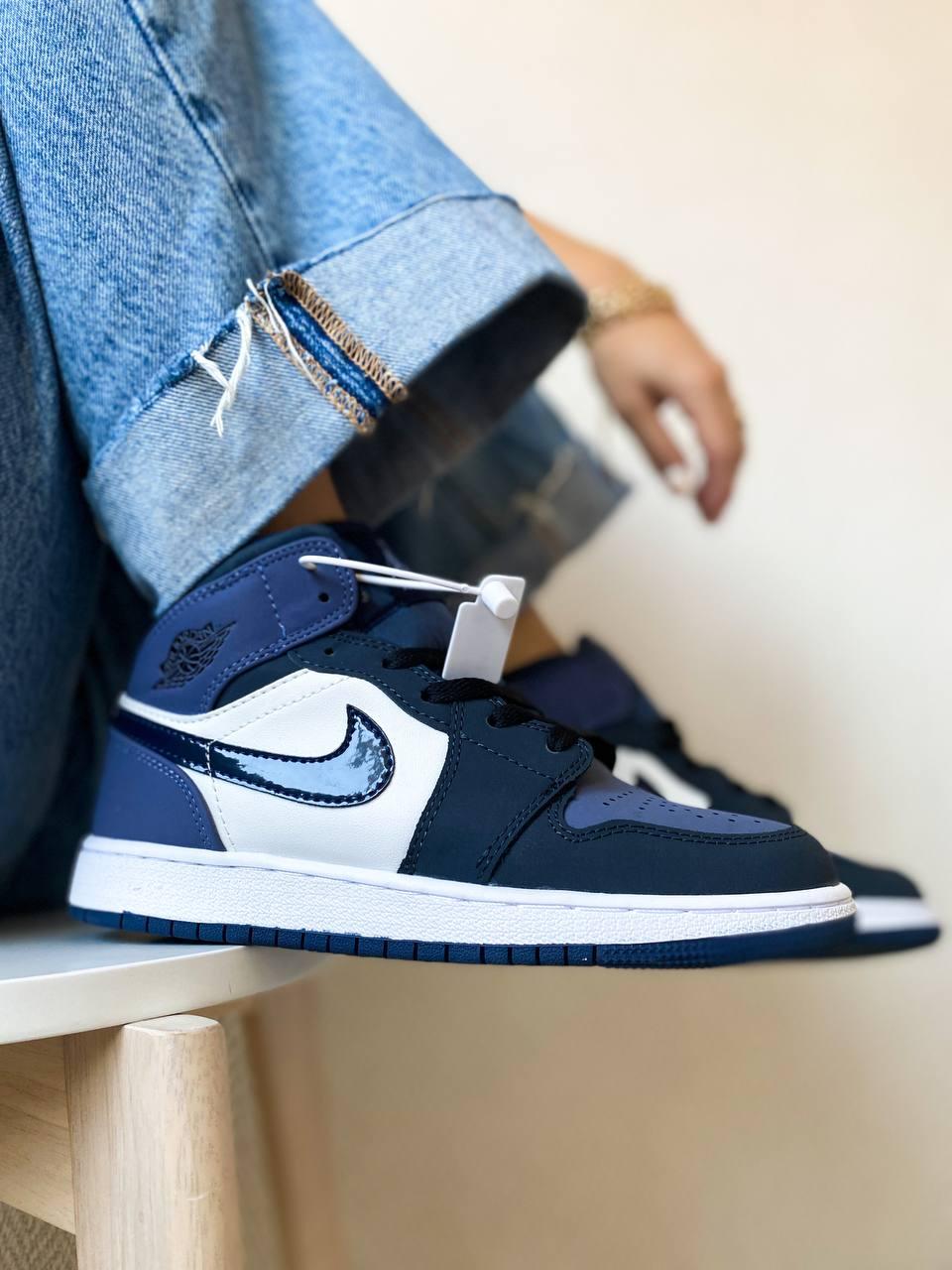 Nike Air Jordan 1 Retro High Violet White Black